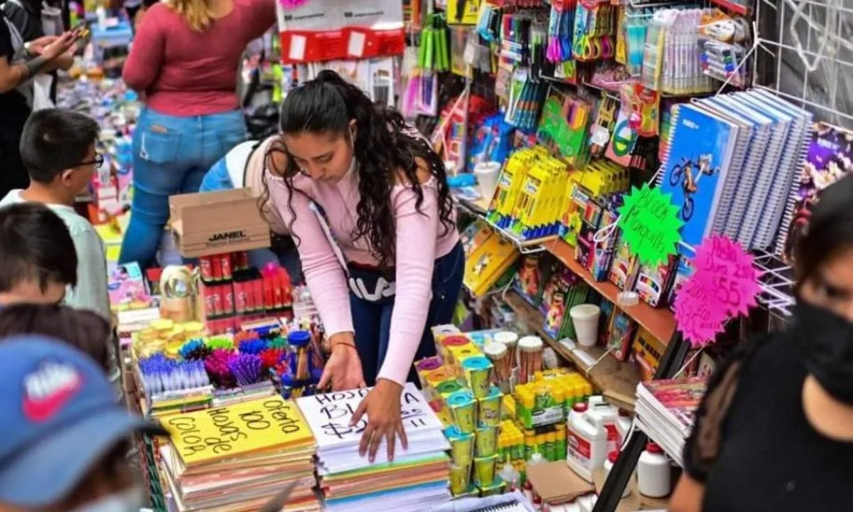 Profeco vigilará precios de útiles, uniformes y calzado escolar para proteger la economía de las familias en este Regreso a Clases 2025.