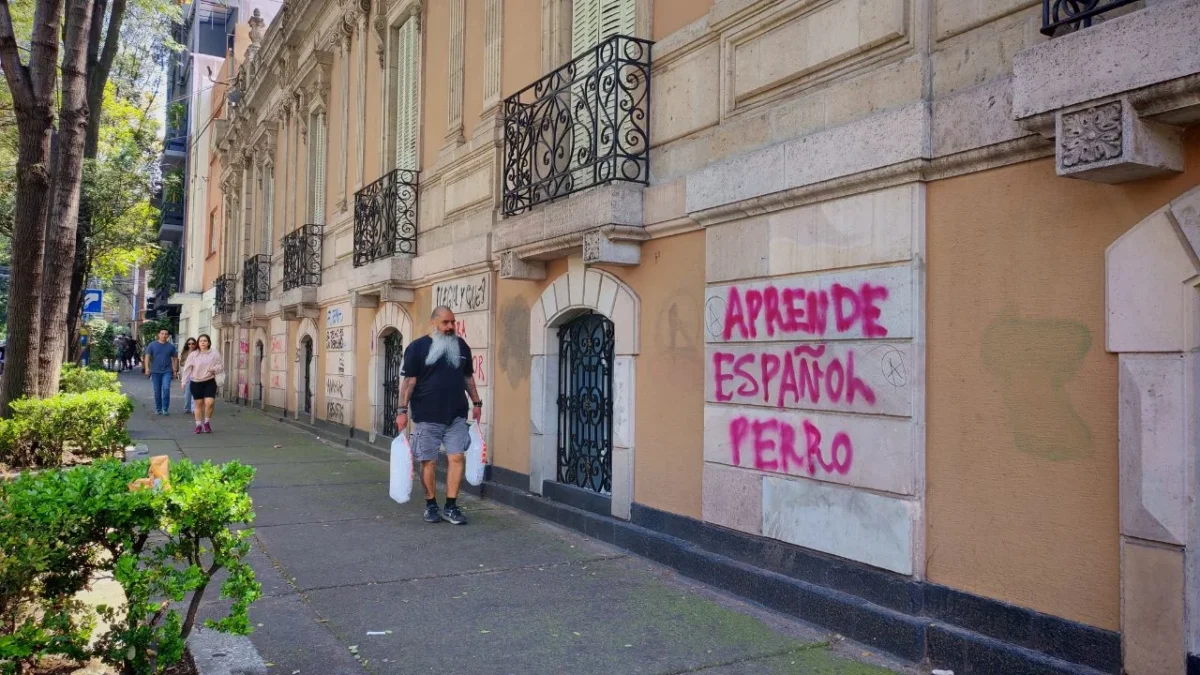 Las comunidades cambian, desaparecen negocios locales y los vecinos dejan casas, esto descompone el tejido social, dijo la jurista. 
