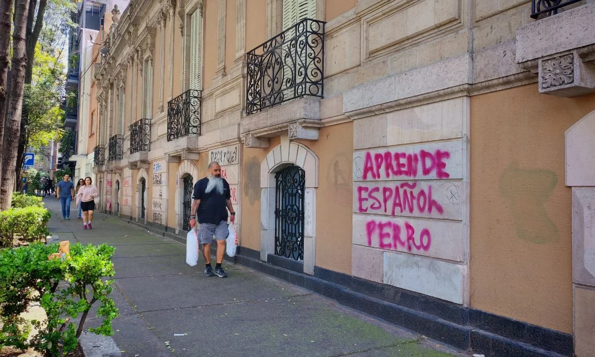 Las comunidades cambian, desaparecen negocios locales y los vecinos dejan casas, esto descompone el tejido social, dijo la jurista. 