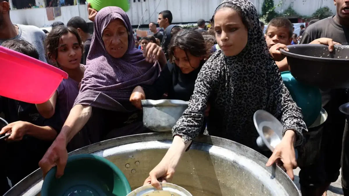 menores y gente en Gaza