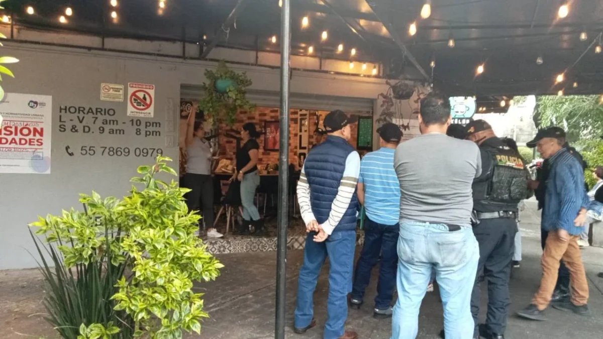 El Invea CDMX atiende a locatarios para regularizar sus establecimientos.