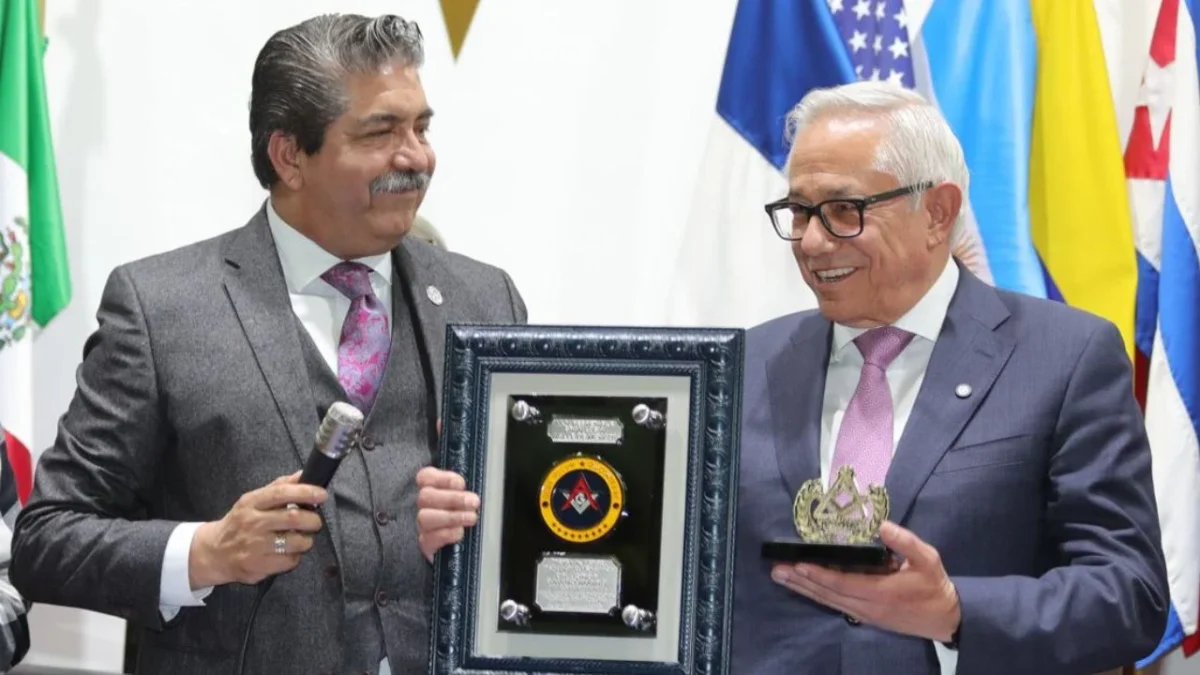 Jorge Gaviño Ambriz cuenta con estudios en Derecho y una amplia trayectoria en el servicio público tanto de la CDMX como federal.