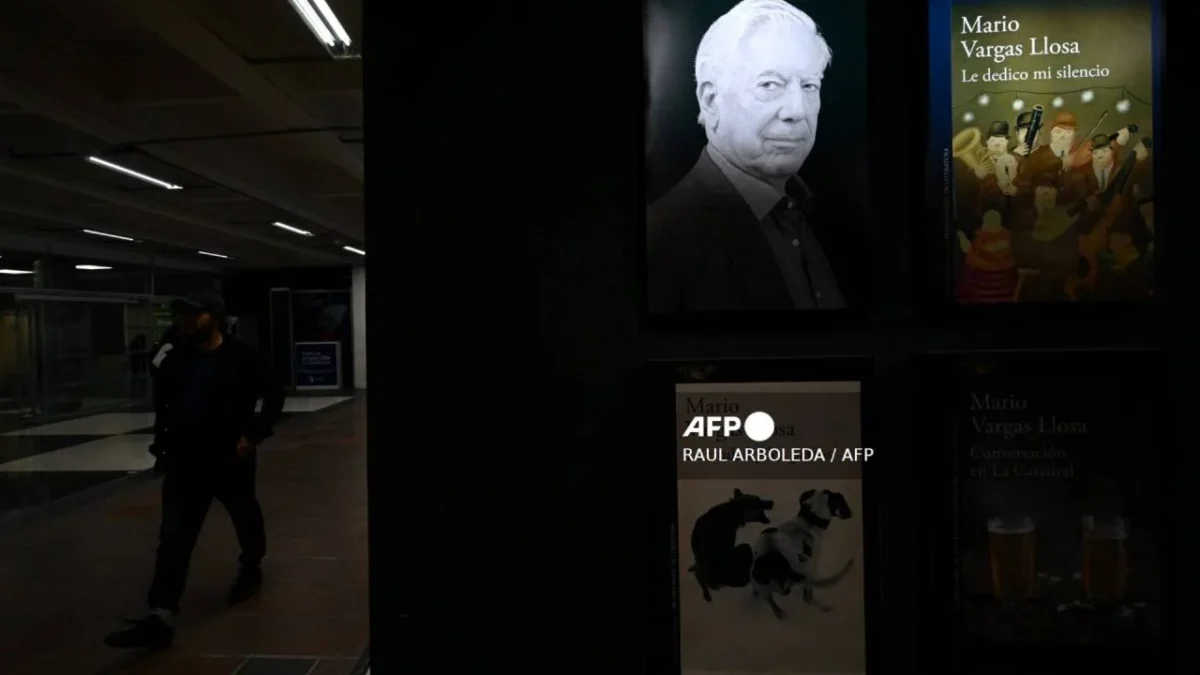 La feria del Libro de Lima, Perú, rinde homenaje al escritor Mario Vargas Llosa.