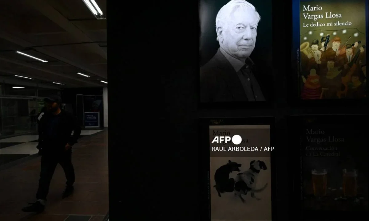 La feria del Libro de Lima, Perú, rinde homenaje al escritor Mario Vargas Llosa.