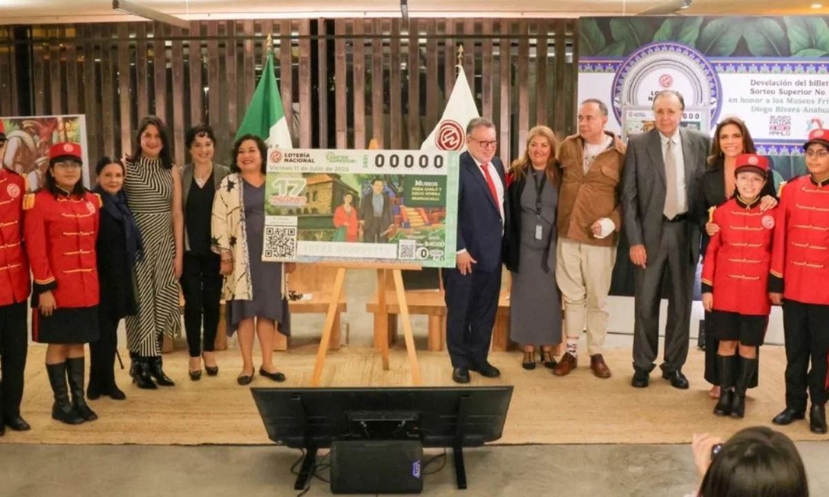 En el Anahuacalli, se realizó la develación del billete del Sorteo Superior 2851 de Lotería Nacional en honor a Frida Kahlo y Diego Rivera.