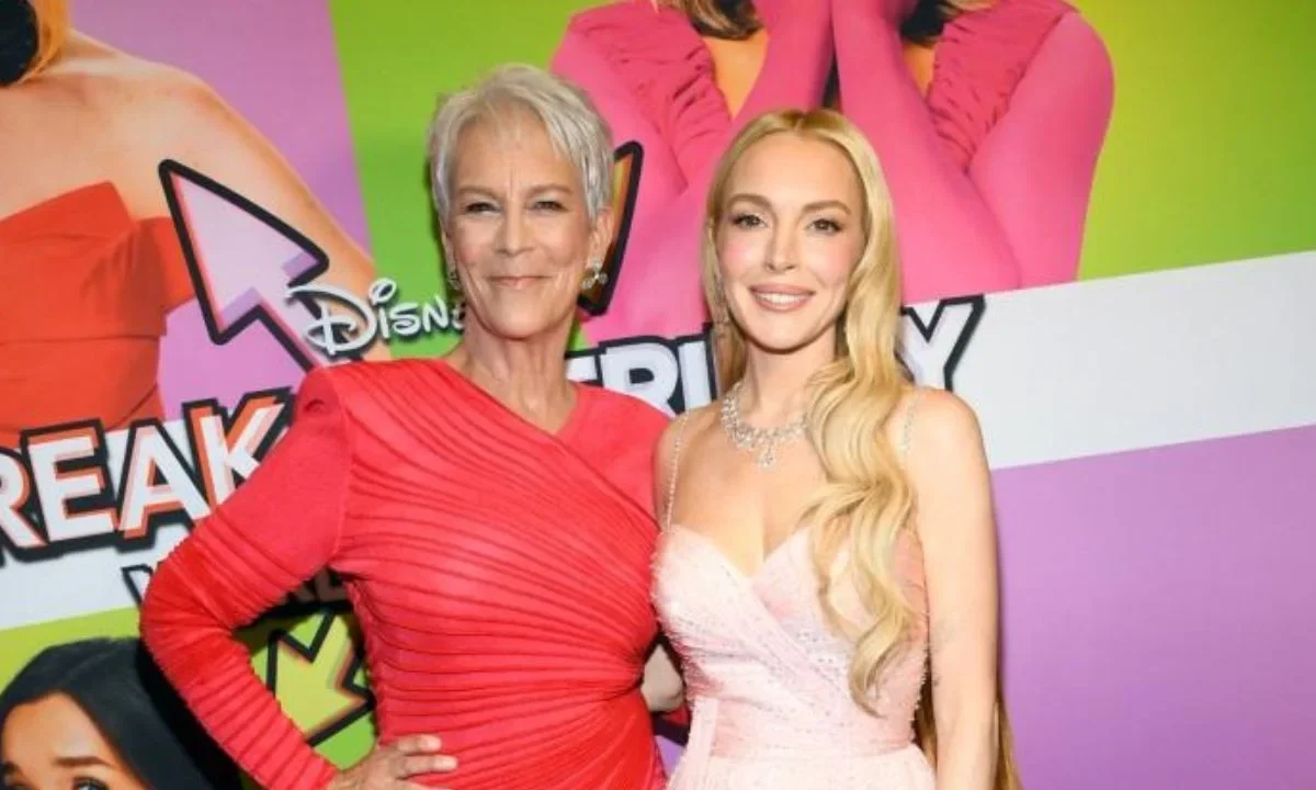 Lindsay Lohan y Jamie Lee Curtis llegan a CDMX para la premier de “Otro Viernes de Locos”.