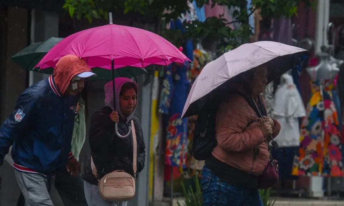 De acuerdo con el reporte del clima, hoy se prevé ambiente fresco en la región y frío con bancos de niebla en zonas altas del Valle de México.