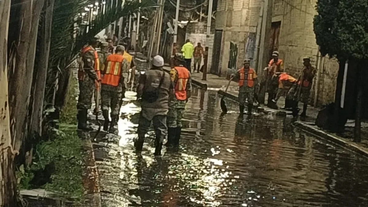 Lluvias provocaron el desbordamiento del Canal Luis Delgado, en la alcaldía Tláhuac, así como 16 encharcamientos en diferentes puntos.