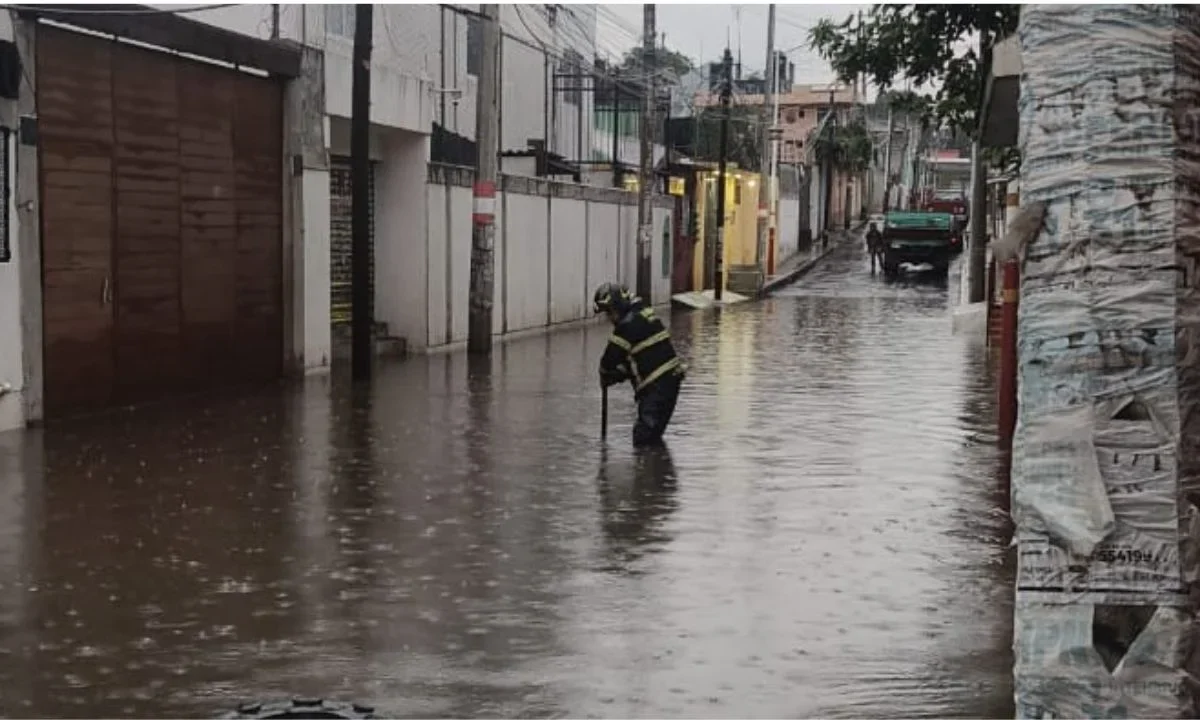 Lluvias y granizo en la CDMX dejaron severas afectaciones que activaron el Operativo Tlaloque en alcaldías de la zona sur de la capital.
