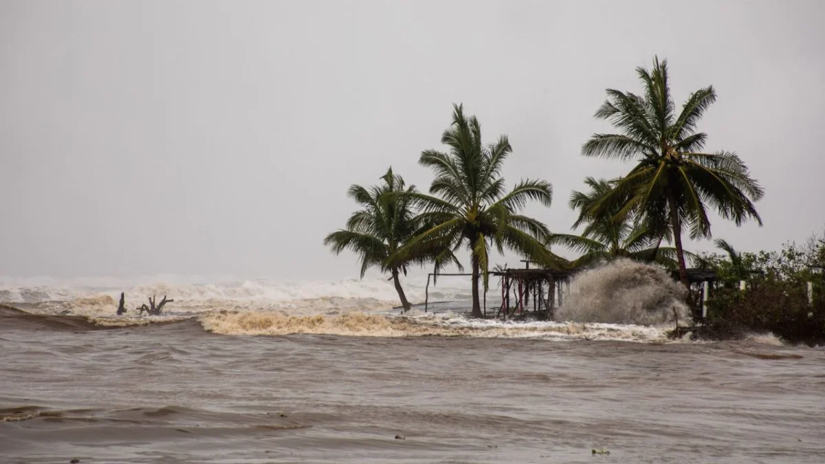Mantienen vigilancia en costas mexicanas tras alerta de tsunami