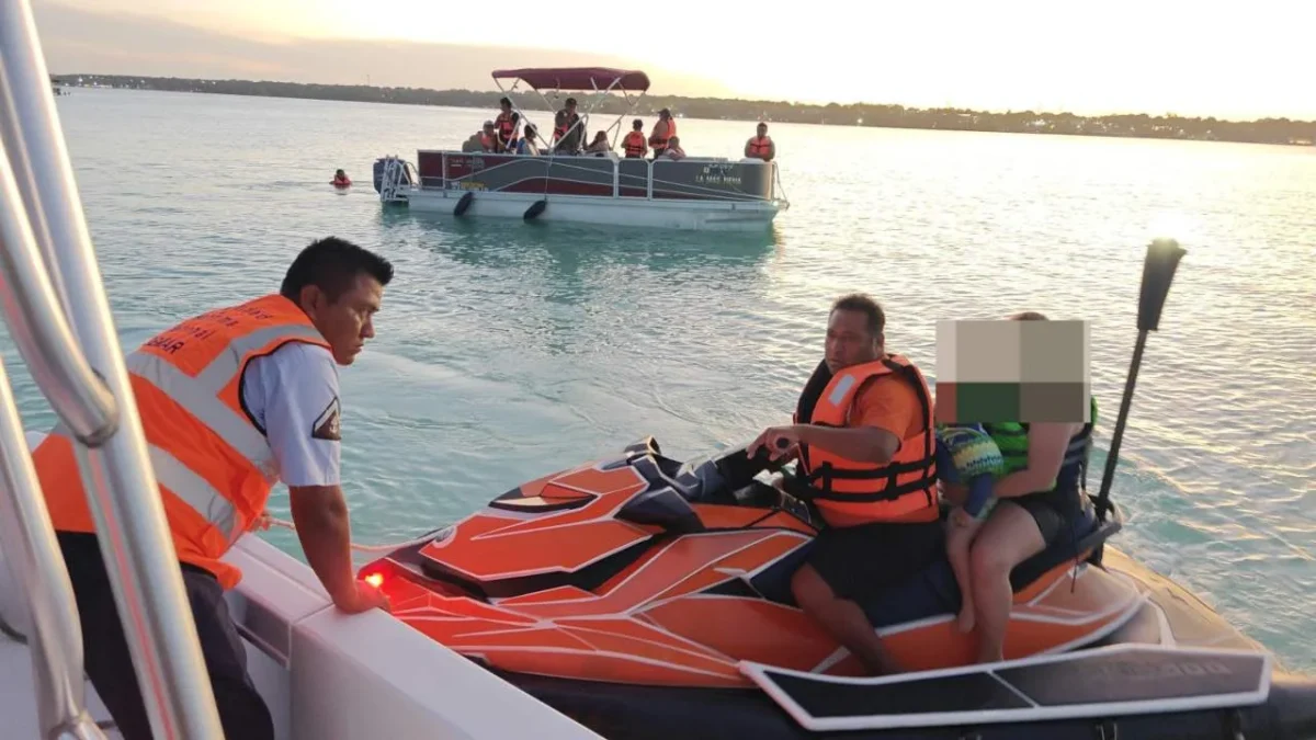 Marina rescata a 11 personas en la Laguna de Bacalar