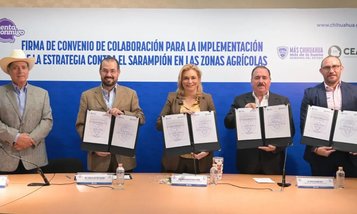 Maru Campos firmó un convenio de colaboración con el Consejo Estatal Agropecuario, para integra a productores agrícolas en la campaña contra el sarampión.