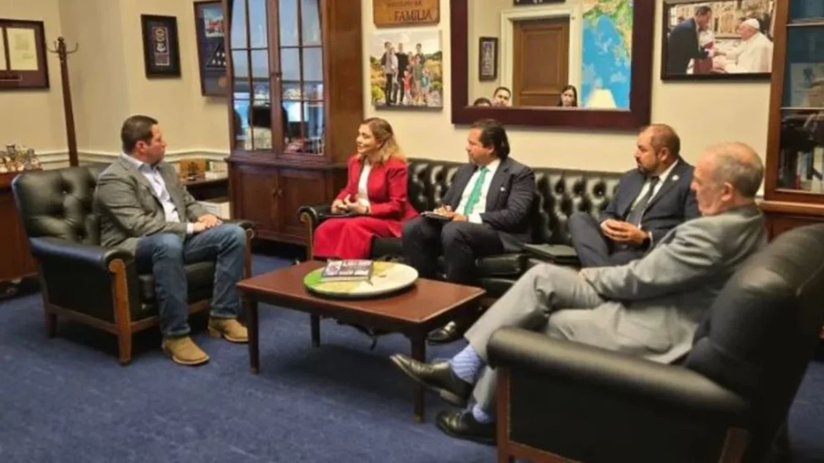 Maru Campos, gobernadora de Chihuahua, se reunió con el congresista Tony Gonzales como parte de su gira de trabajo por Washington, D.C.