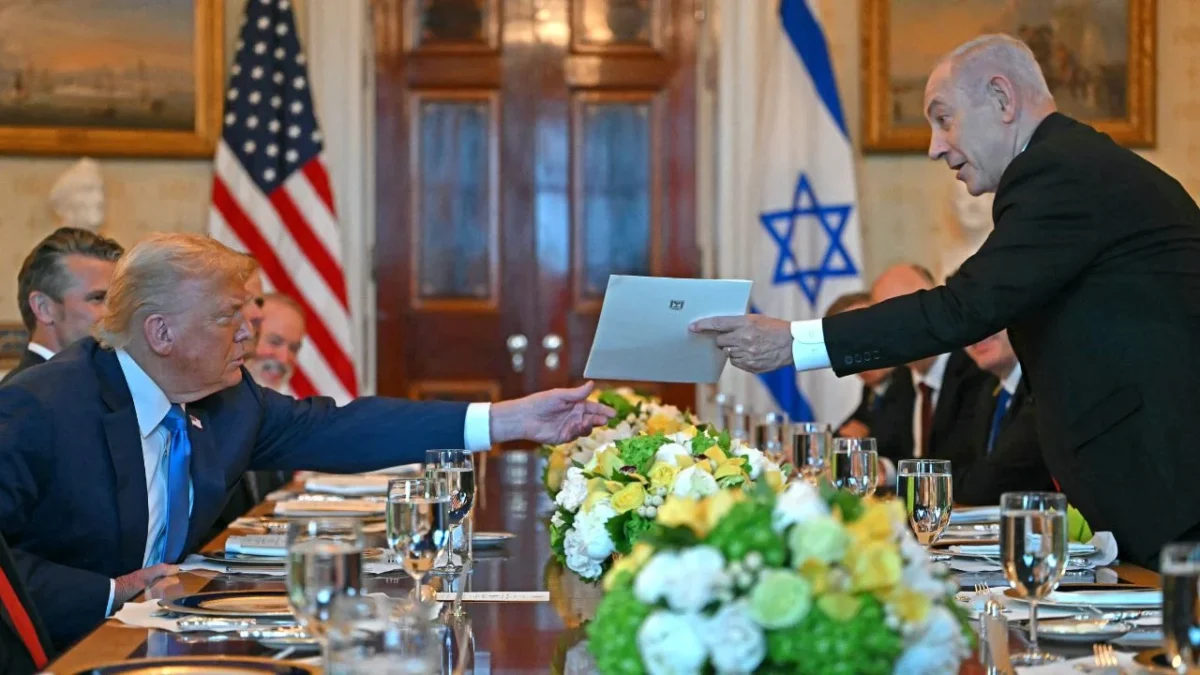 El primer ministro israelí, Benjamin Netanyahu, dijo este lunes que nominó a Donald Trump para el Premio Nobel de la Paz, y le entregó al presidente estadounidense una carta que envió al comité de ese prestigioso galardón.
