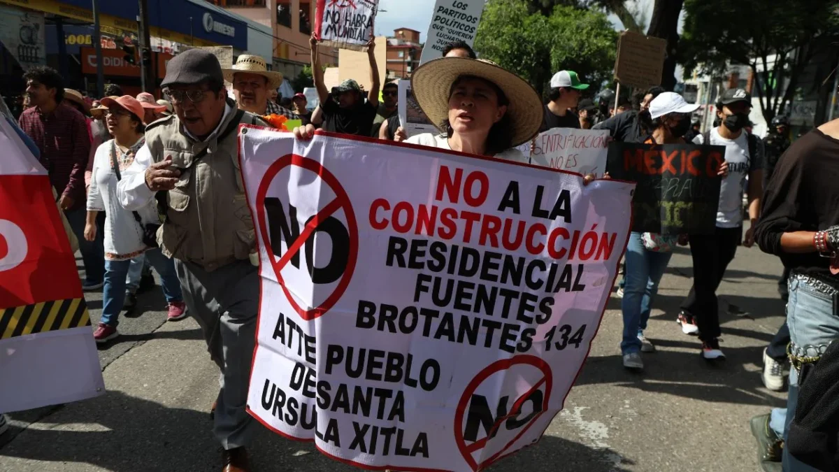 Jóvenes y adultos, participantes de la segunda movilización, aseguran que es imposible adquirir un patrimonio por los elevados precios.