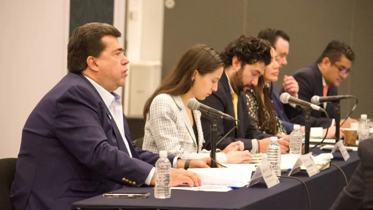 El diputado Pedro Haces abogó por un balance entre la reducción de jornada laboral y salario.