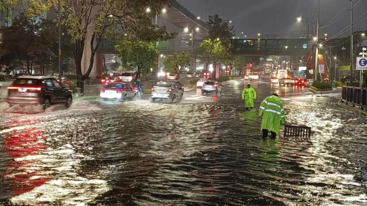 Persisten las lluvias intensas en la CDMX, mismas que dejan inundaciones en las alcaldías Iztapalapa y Tlalpan.