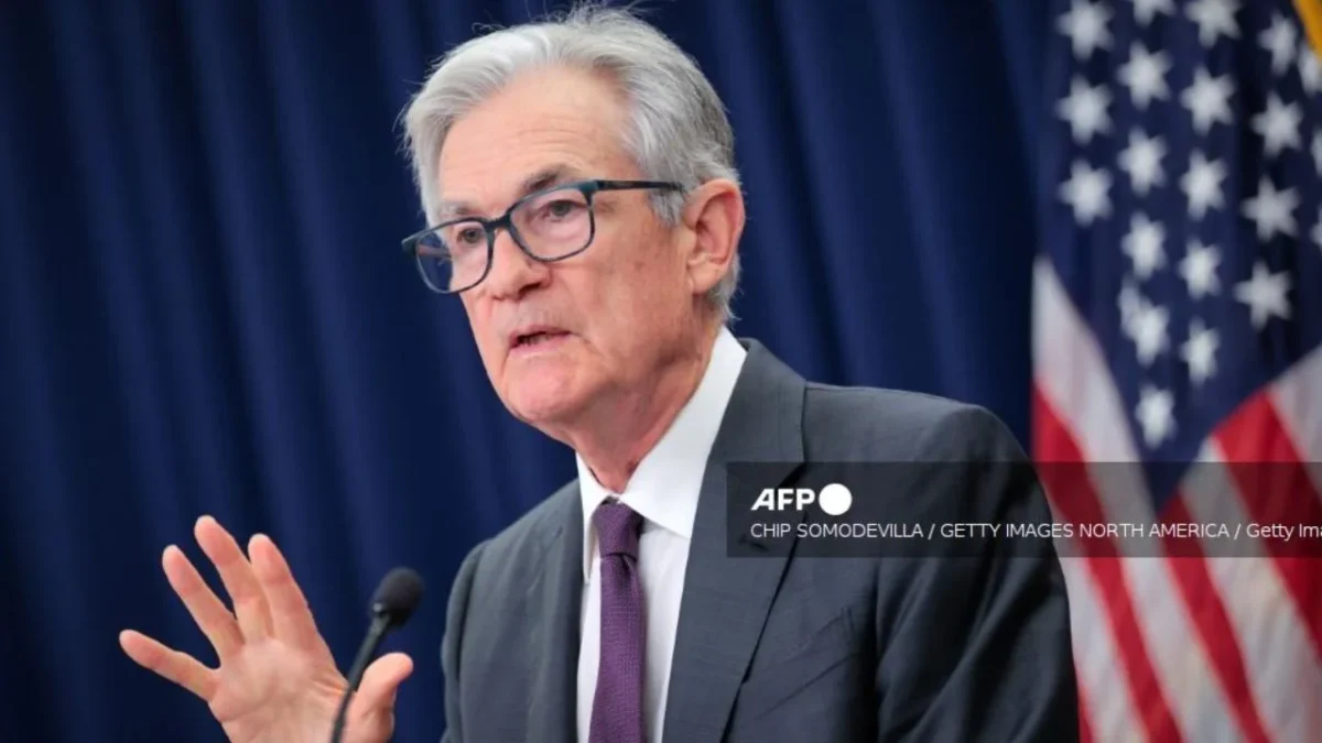 La FED mantuvo las tasas de interés de referencia en un rango entre el 4.25% y el 4.50% pese a que Trump quiere que se reduzcan.