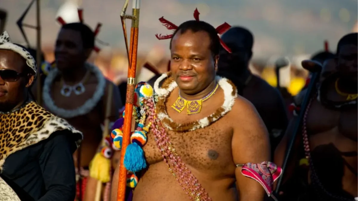 La llegada de cinco extranjeros expulsados por Estados Unidos al pequeño reino de Esuatini en África desató una inusual ola de indignación