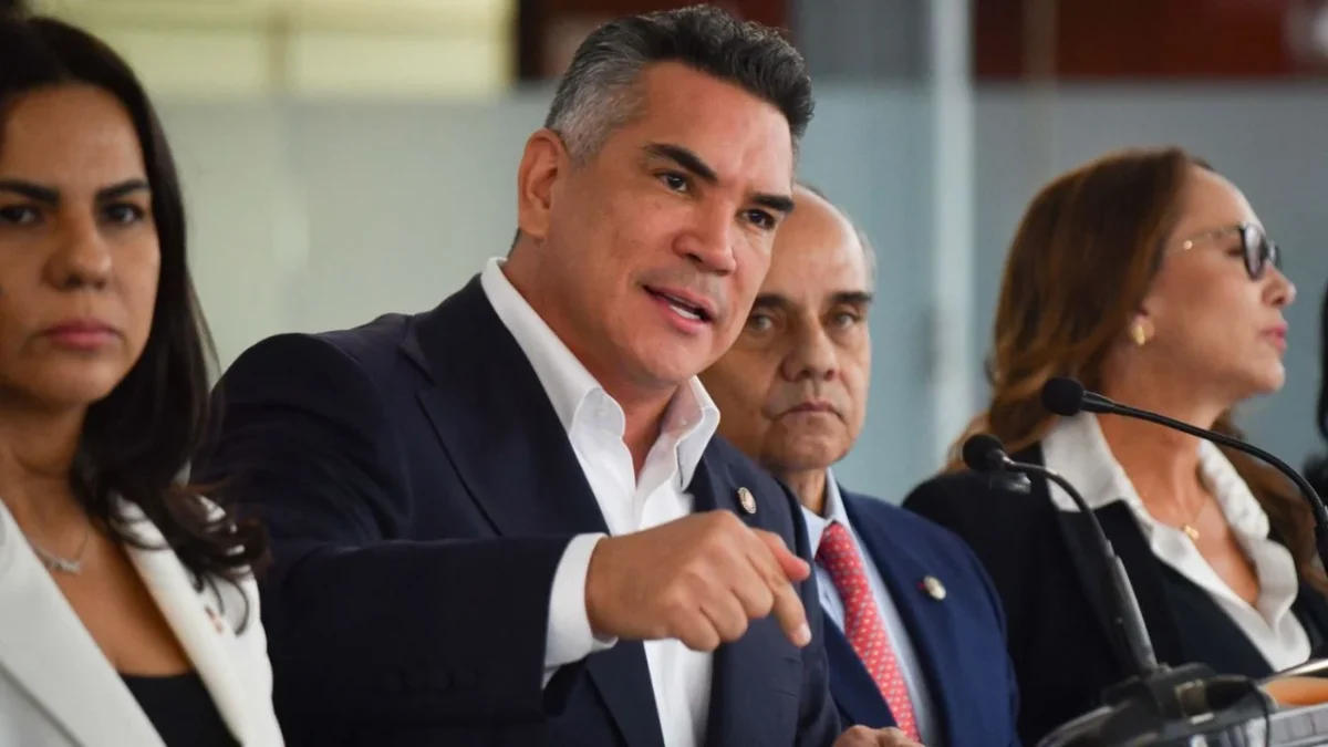 Imagen de archivo de Alejandro "Alito" Moreno, el priista lanzó una advertencia sobre el conflicto de aviación en México.