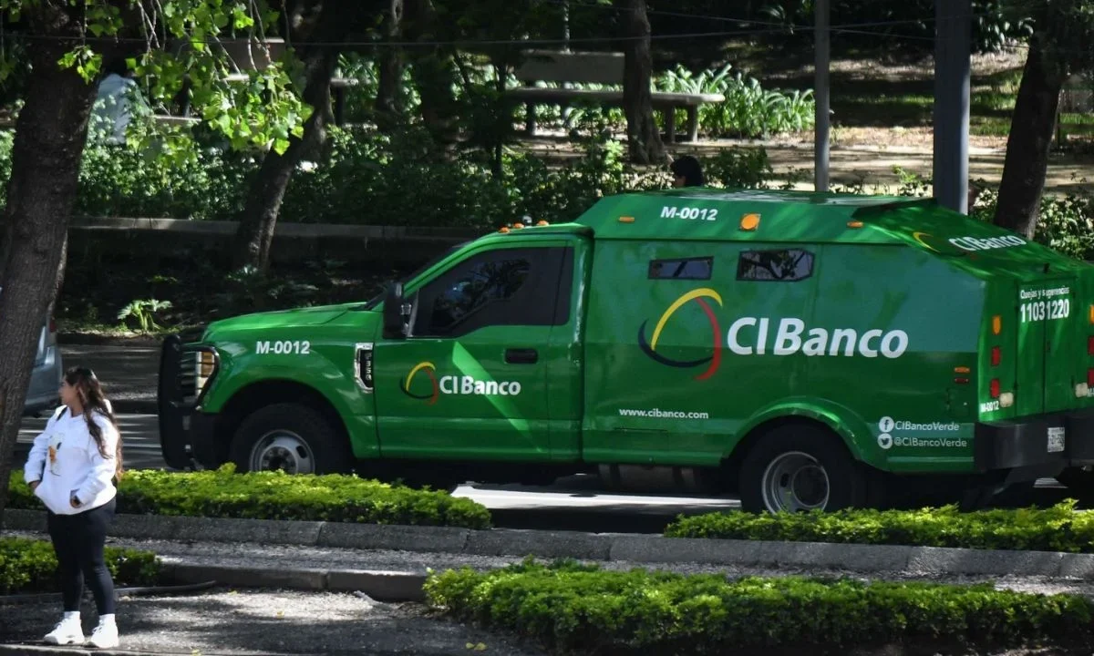 Hacienda informó la escisión y transferencia temporal de fideicomisos a CIBanco e Intercam para garantizar continuidad operativa.
