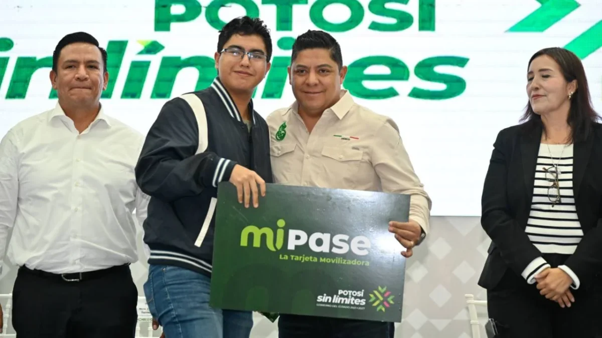 “La tarjeta “MI PASE” es una herramienta que ayuda a prepararse en la vida y elimina pretextos para no ir a estudiar”, expresó el Gobernador de SLP.