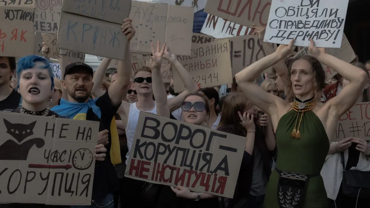 Manifestantes se congregaron para exigir mayor transparencia a Zelenski