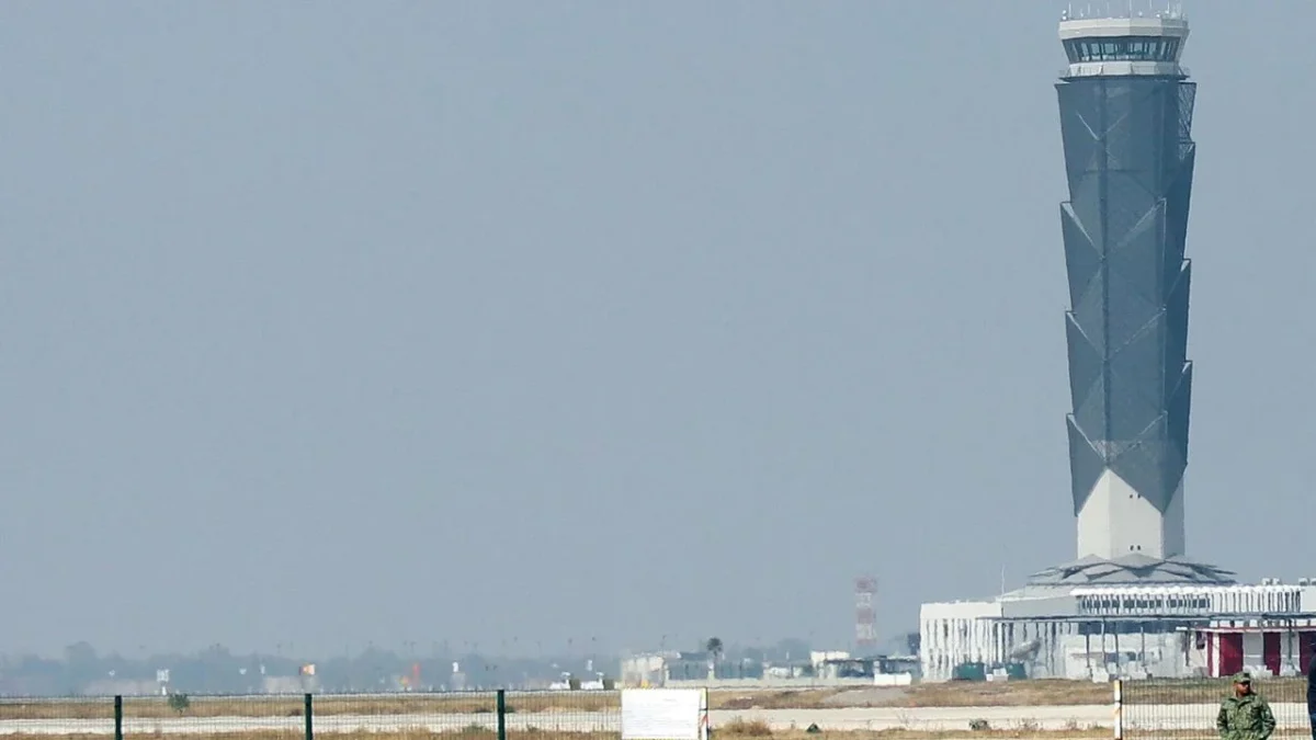 Es decir, todos sabemos que recibe subsidios, mientras acá en el Benito Juárez sigue la saturación del espacio aéreo con vuelos.