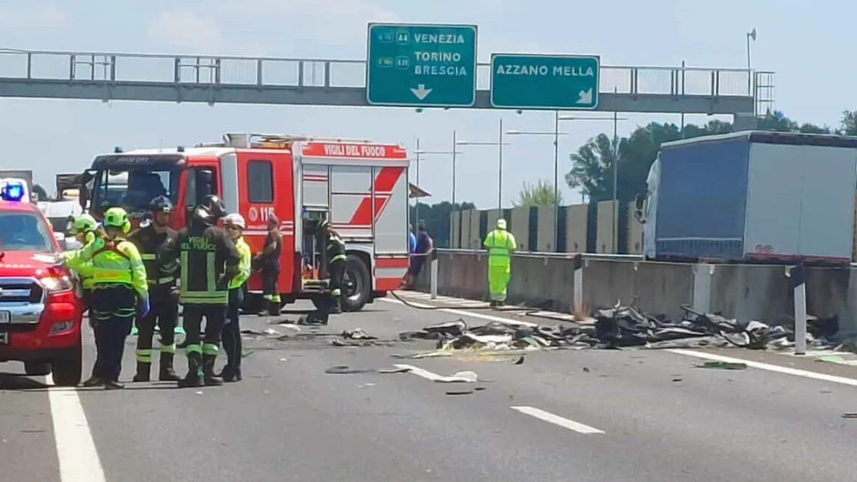 Avioneta se estrella en autopista de Italia y deja dos muertos, esto sabemos