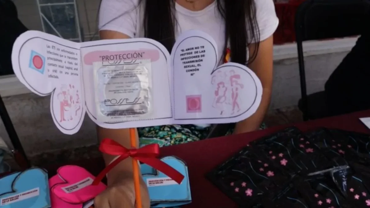 Activistas realizan campañas informativas para locales y migrantes. 
