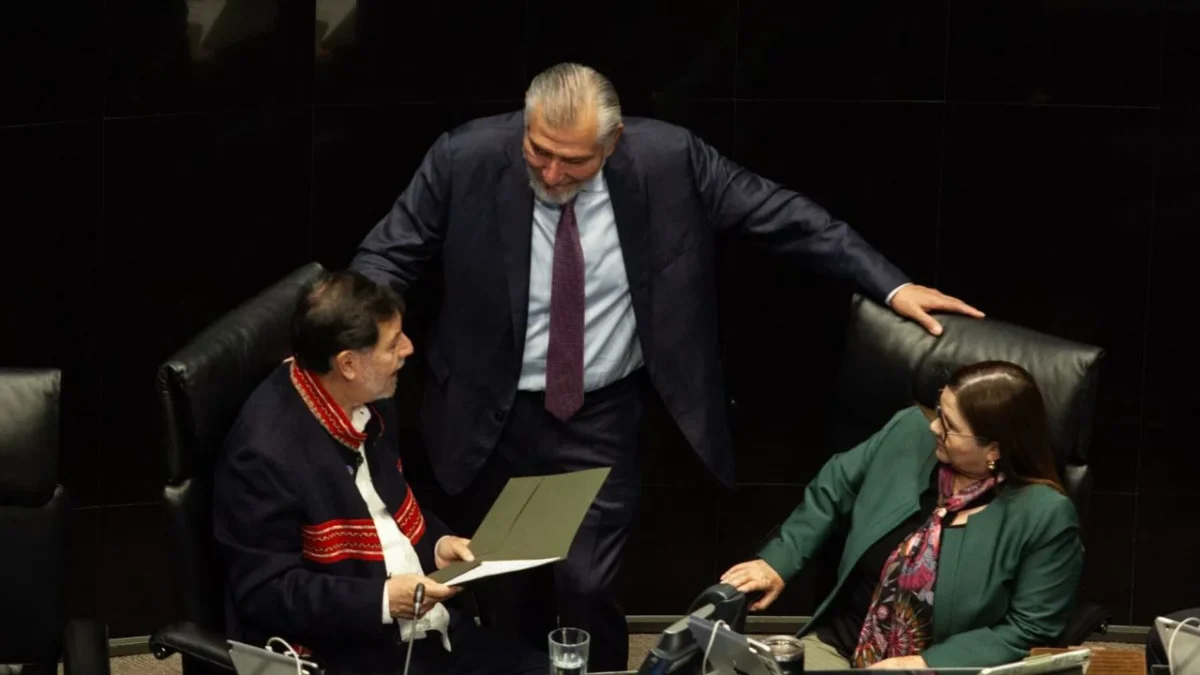 Morena en el Senado expresó su respaldo a Adán Augusto López por considerar que existe un "golpeteo mediático" orquestado desde la oposición.