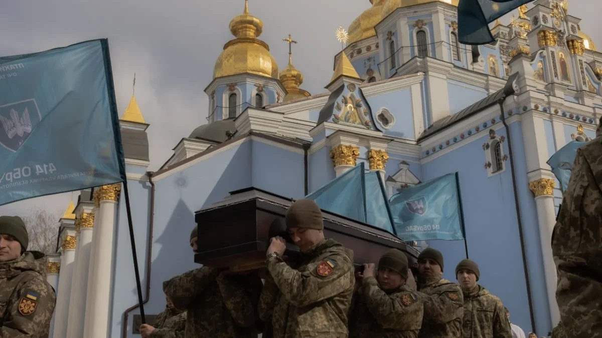 La llamada coincidió con el anuncio de Washington de frenar parcialmente el envío de armas a Ucrania, debilitando la defensa de Kiev.