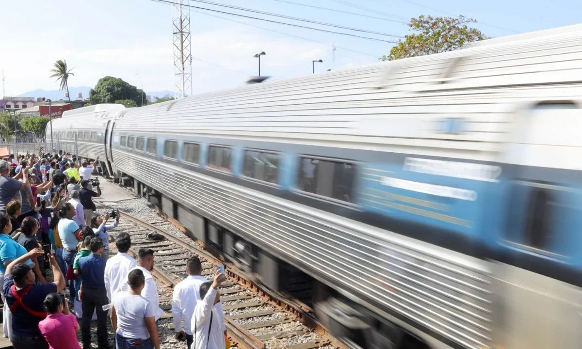 Marina informó que tras el choque del Tren Interoceánico en Macuspana, Tabasco, no se reportan heridos de gravedad ni pérdidas humanas.