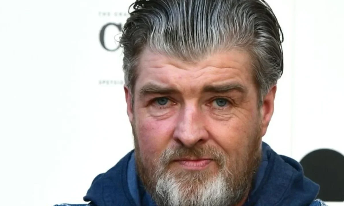 Paul Gallagher, hermano mayor de Noel y Liam de Oasis, fue acusado de violación y abuso sexual, informó la policía de Londres.