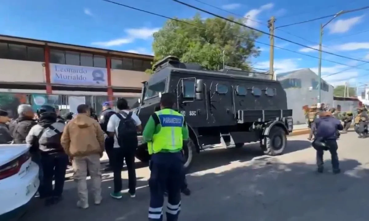 Sujeto toma a rehenes dentro de un centro comunitario en San Juan de Aragón, GAM
