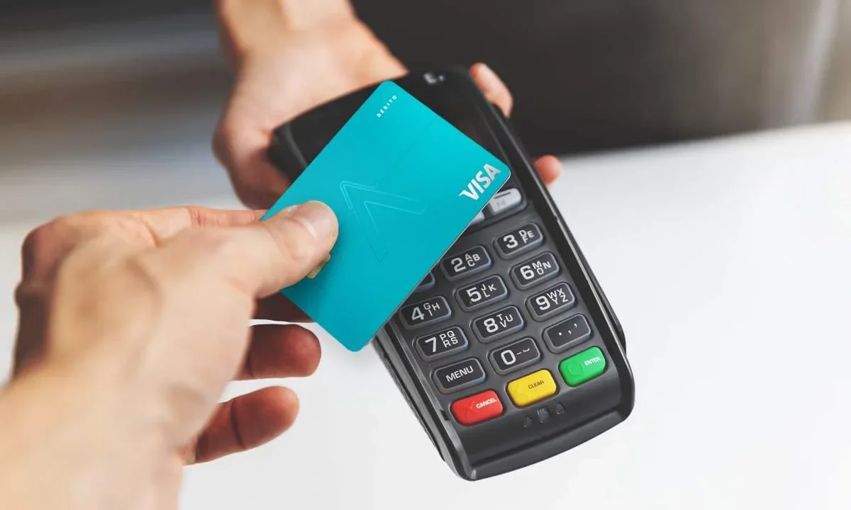 Esto debes hacer si te cobran comisión por tu pago con tarjeta
