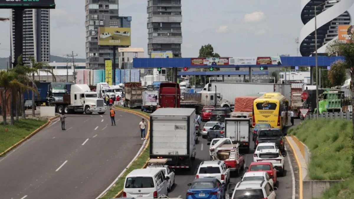 Las manifestaciones ahorcaron por varias horas el tránsito vehicular.