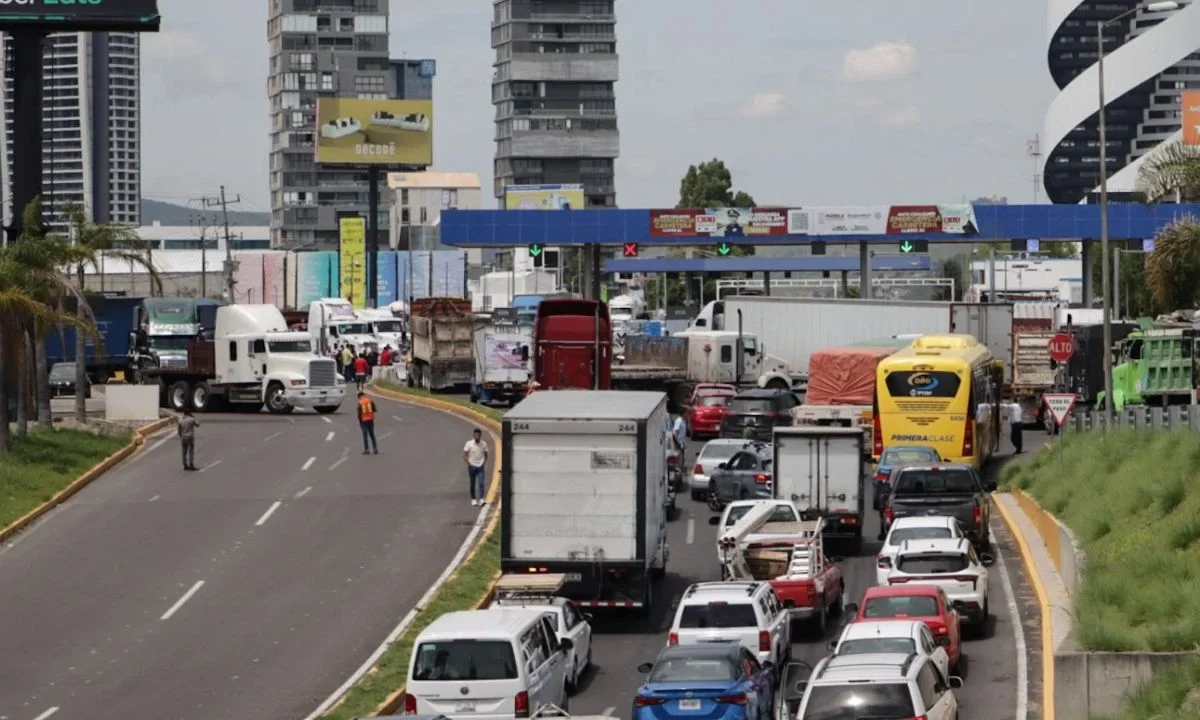 Las manifestaciones ahorcaron por varias horas el tránsito vehicular.