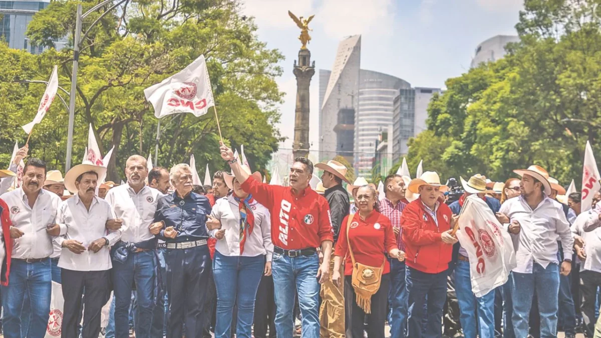 Arropado. Alito Moreno encabezó una marcha, en la que fue vitoreado por militantes priistas, luego del pleito con Noroña
