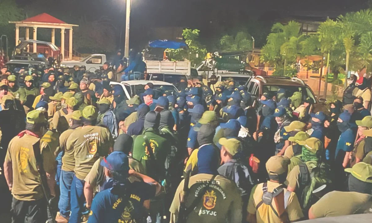 VIGILANCIA. En la madrugada del domingo comenzó el operativo que inició en Lagunillas, Ayutla donde detuvieron a dos hombres y una mujer, supuestos involucrados en el crimen.