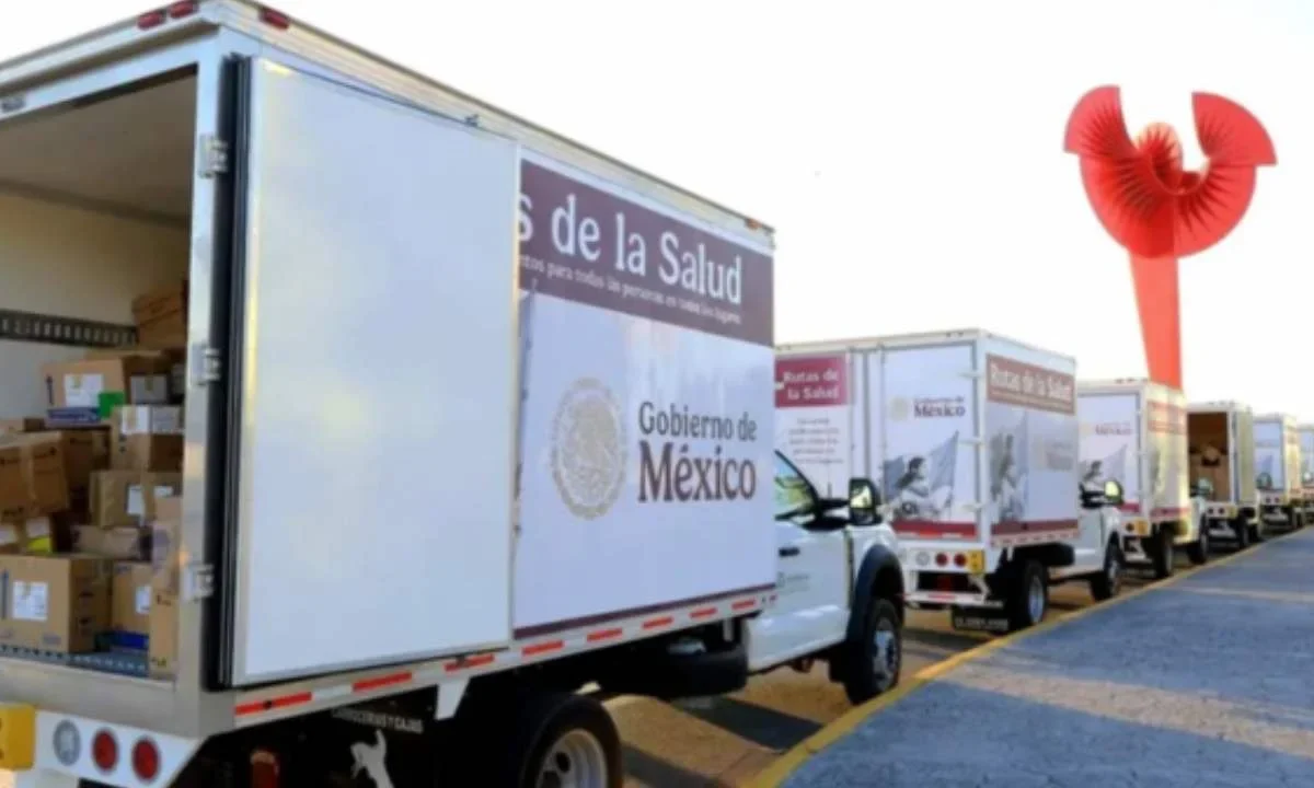 Claudia Sheinbaum informó que se completó el abasto de medicamentos en clínicas del IMSS Bienestar y arranca distribución en hospitales.