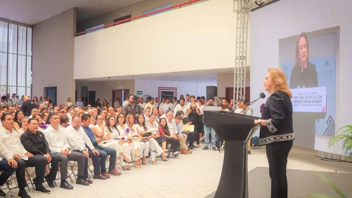 Pide Yasmín Esquivel a juzgadores actuar con perspectiva de género