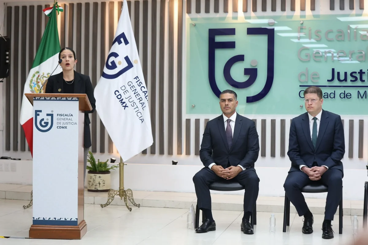Conferencia. La fiscal local, Bertha Alcalde; el secretario de Seguridad y Protección Ciudadana, Omar García Harfuch y el jefe de la Policía capitalina, Pablo Vázquez, compartieron detalles de la investigación sobre el ataque contra Ximena Guzmán y José Muñoz