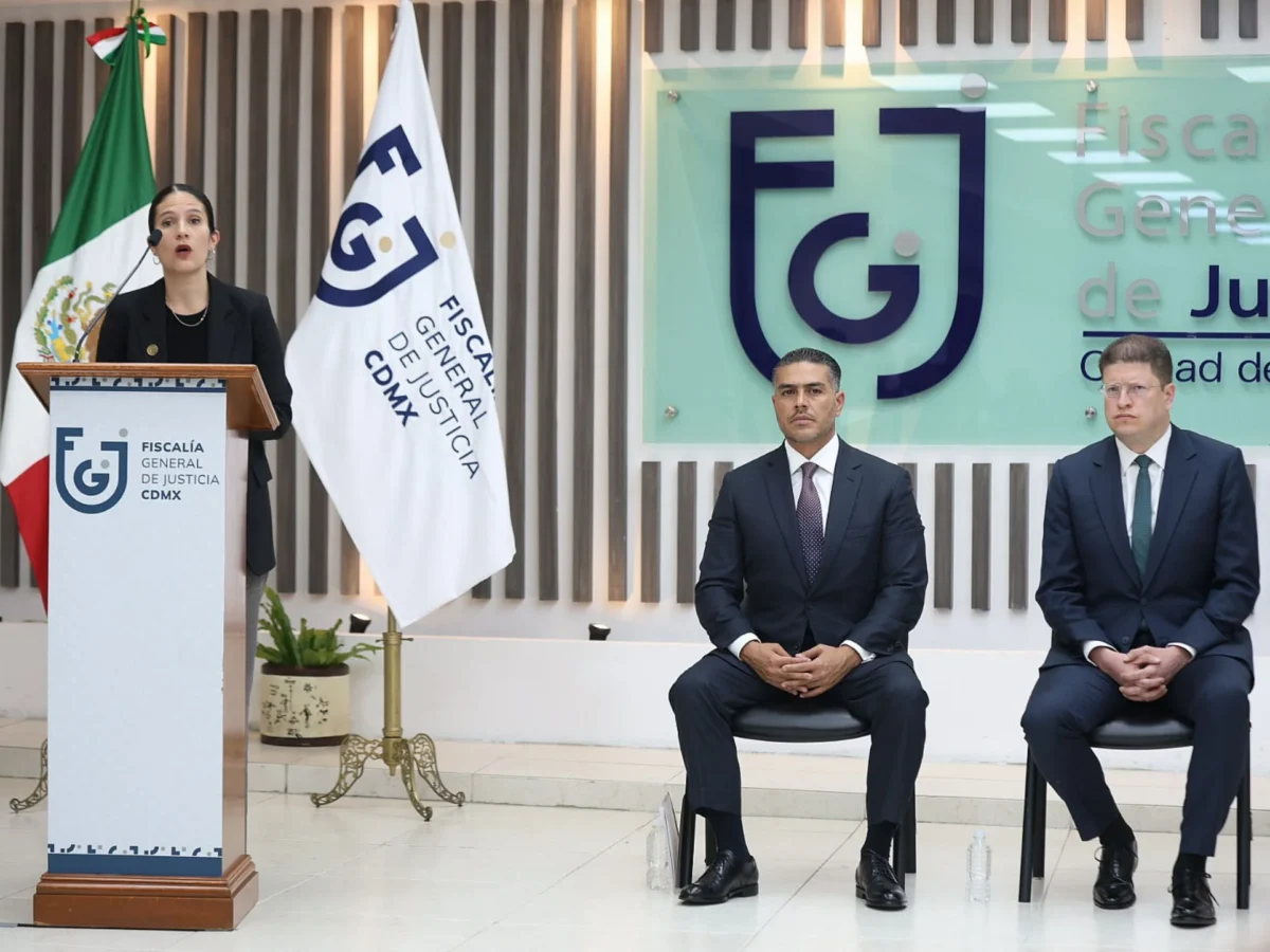 Conferencia. La fiscal local, Bertha Alcalde; el secretario de Seguridad y Protección Ciudadana, Omar García Harfuch y el jefe de la Policía capitalina, Pablo Vázquez, compartieron detalles de la investigación sobre el ataque contra Ximena Guzmán y José Muñoz