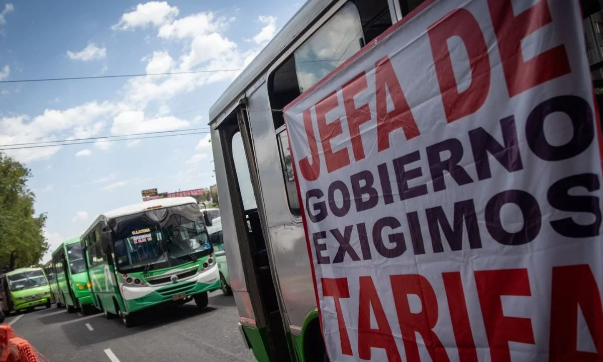 Diputados locales acuerdan mesa de trabajo con transportistas