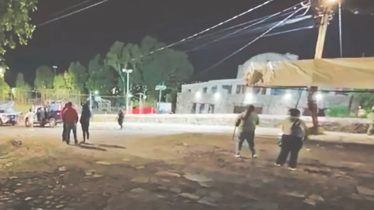 VIOLENCIA. El presunto agresor huyó del lugar tras atacar a los vecinos, durante la fiesta patronal en San Miguel de Allende.
