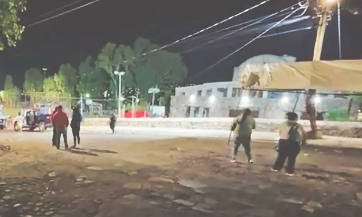 VIOLENCIA. El presunto agresor huyó del lugar tras atacar a los vecinos, durante la fiesta patronal en San Miguel de Allende.