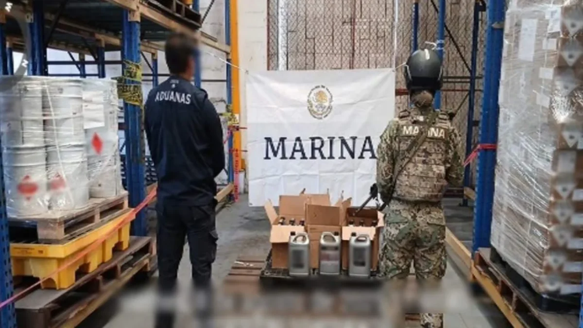 Elementos de la Marina aseguran metanfetamina oculta en envases con destino a Hong Kong, en el puerto de Manzanillo, Colima.