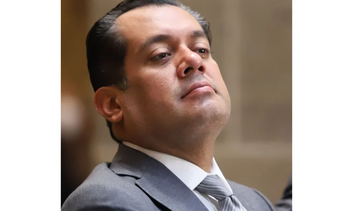 Sergio Gutiérrez Luna se defiende ante señalamientos por exhibición de lujos