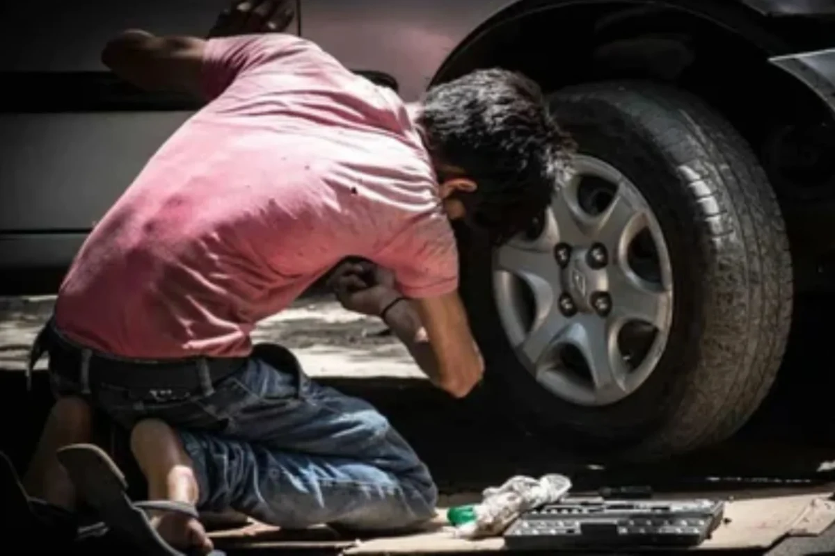 En México, la STPS regula el trabajo adolescente en edad permitida con el fin de proteger a los jóvenes y garantizar su desarrollo.
